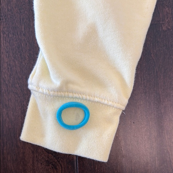 Adorable Toddler Girls GAP Disney Minnie and Mickey Yellow Sweatsuit! - Picture 11 of 12